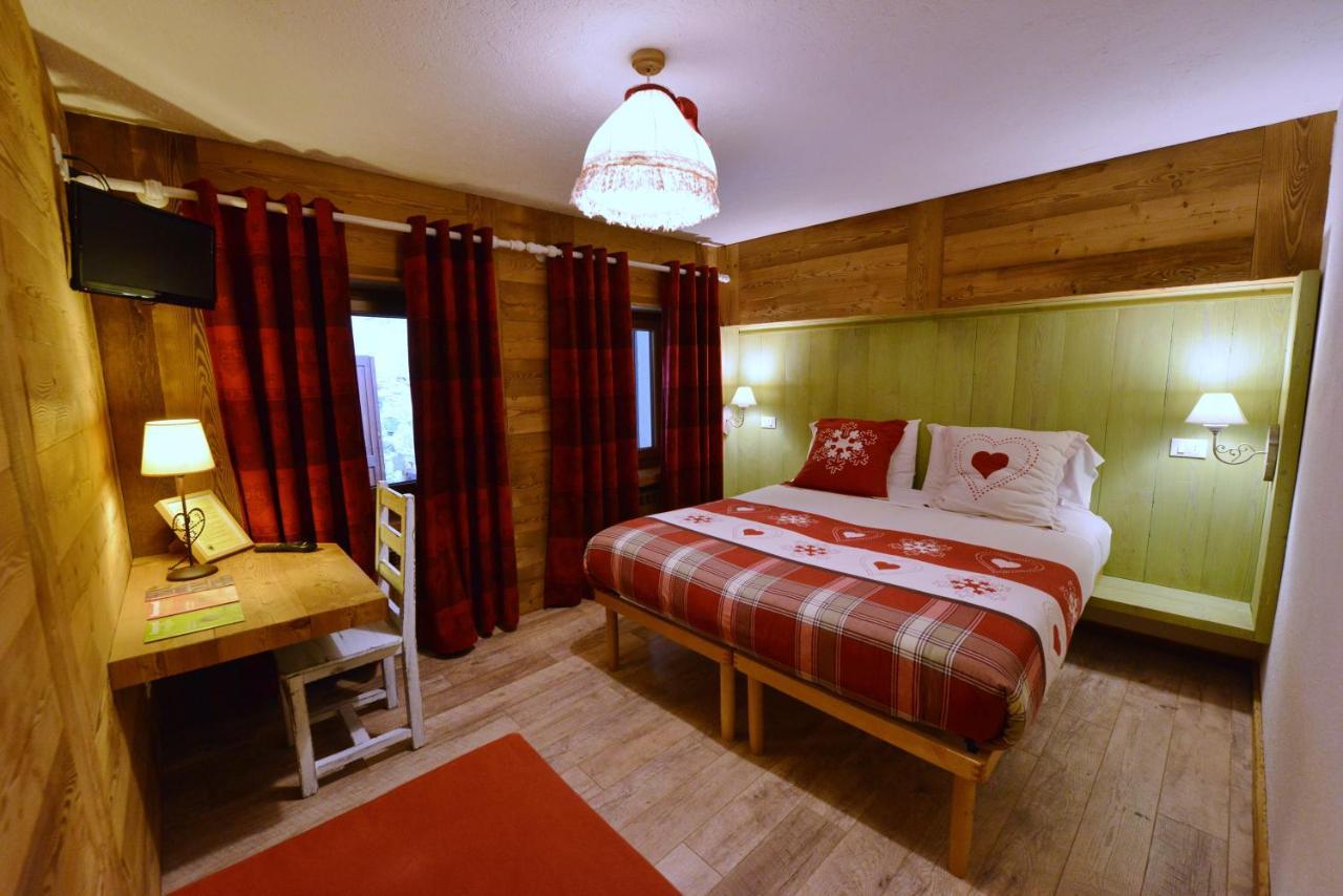Hotel Petit Dahu - Chambres Et Restaurant Cogne Zewnętrze zdjęcie