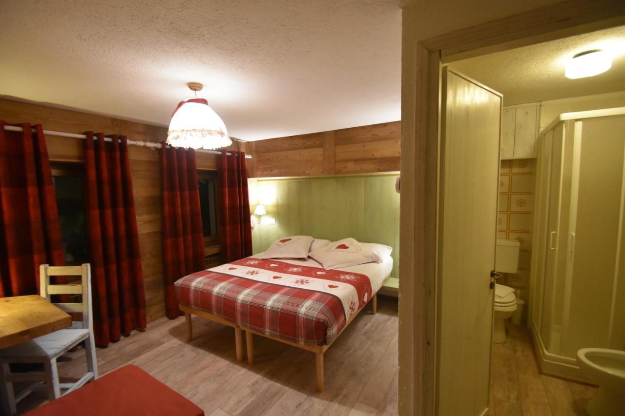 Hotel Petit Dahu - Chambres Et Restaurant Cogne Zewnętrze zdjęcie