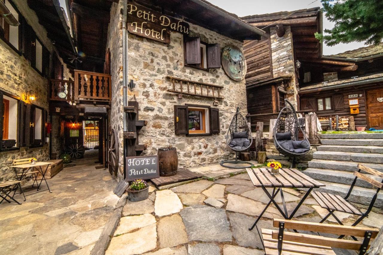 Hotel Petit Dahu - Chambres Et Restaurant Cogne Zewnętrze zdjęcie