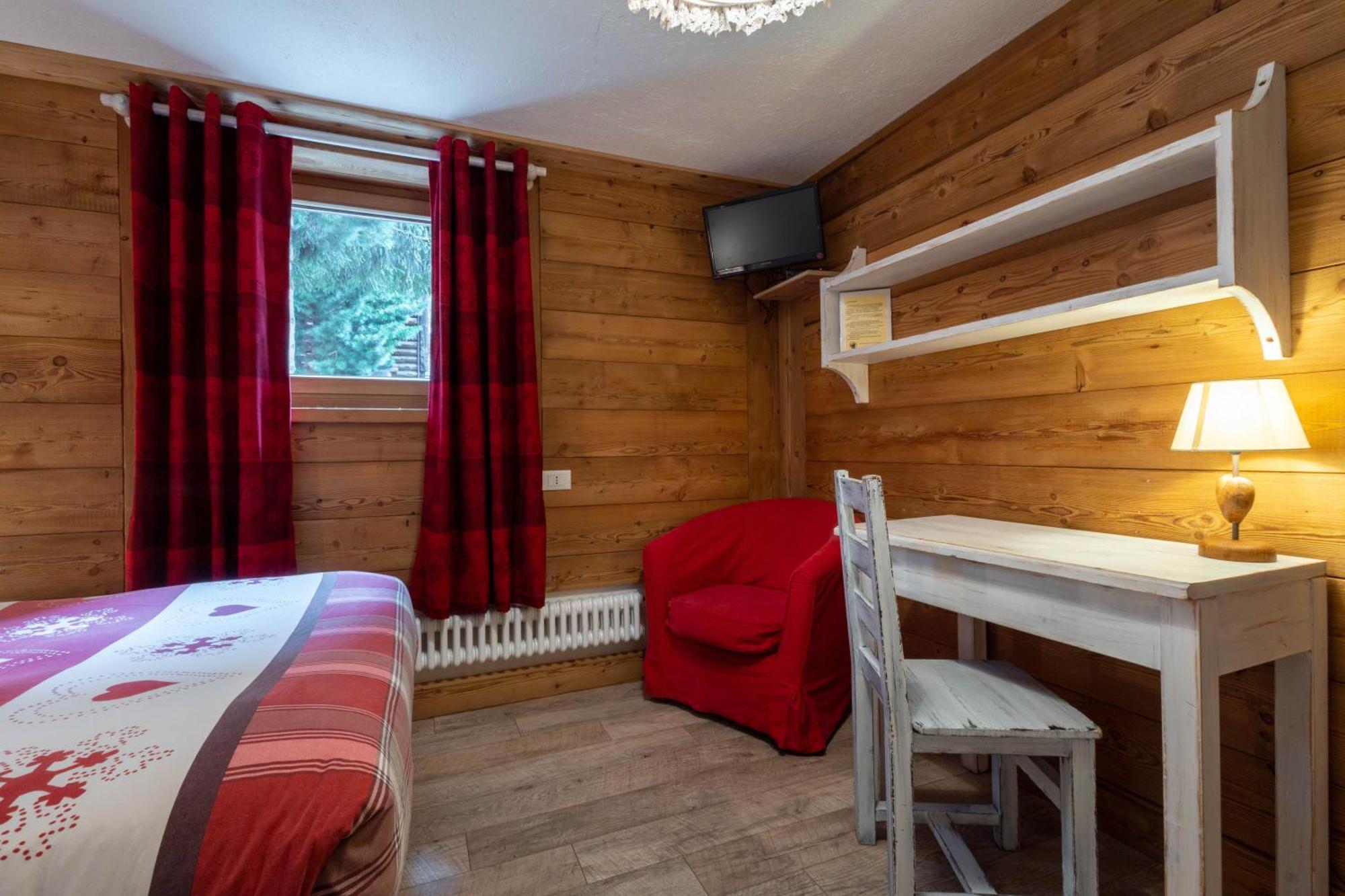 Hotel Petit Dahu - Chambres Et Restaurant Cogne Zewnętrze zdjęcie