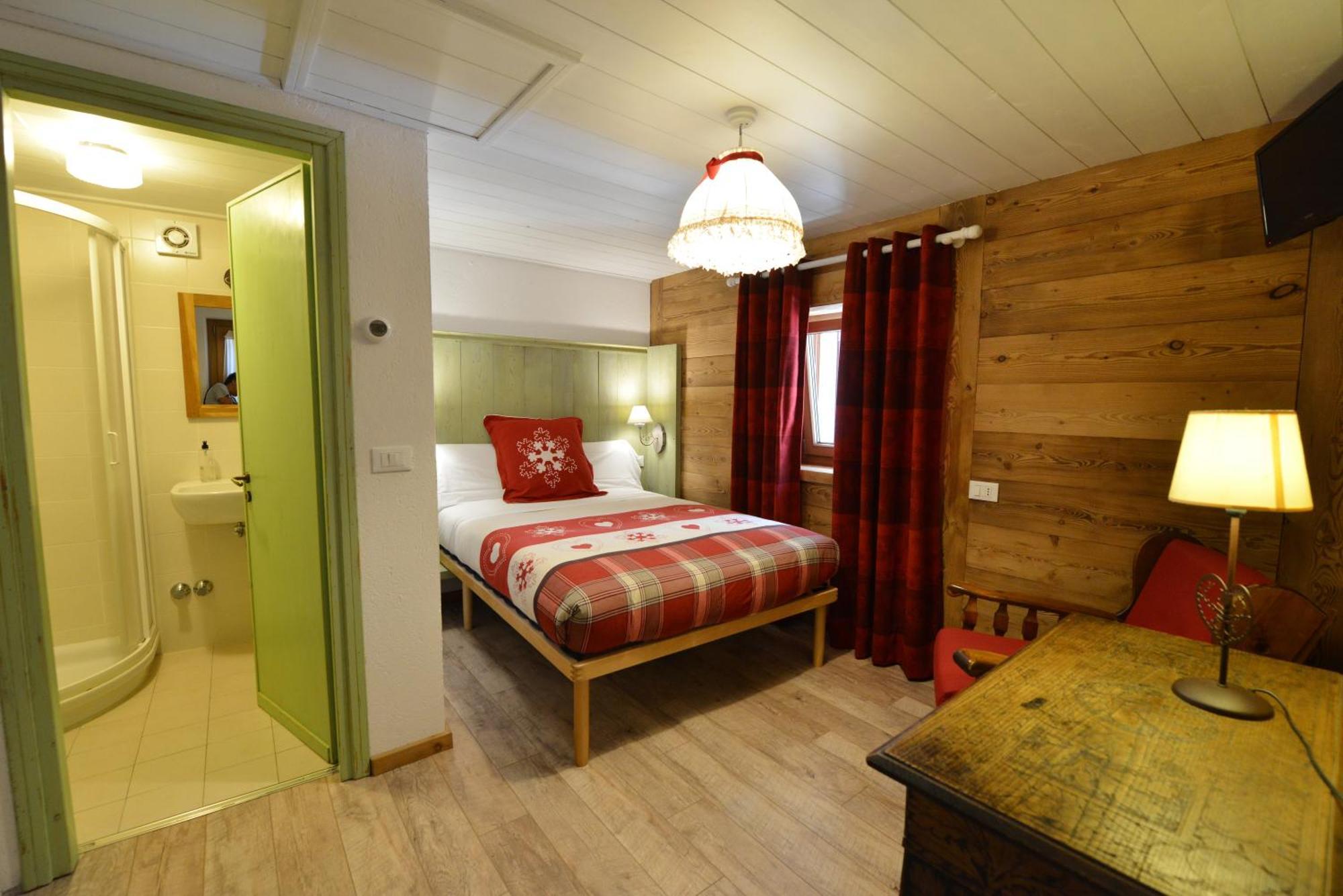 Hotel Petit Dahu - Chambres Et Restaurant Cogne Zewnętrze zdjęcie