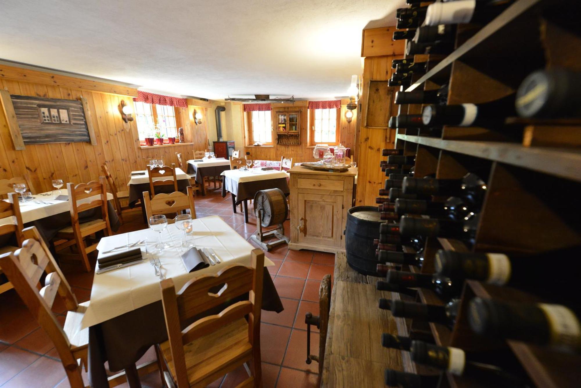 Hotel Petit Dahu - Chambres Et Restaurant Cogne Zewnętrze zdjęcie