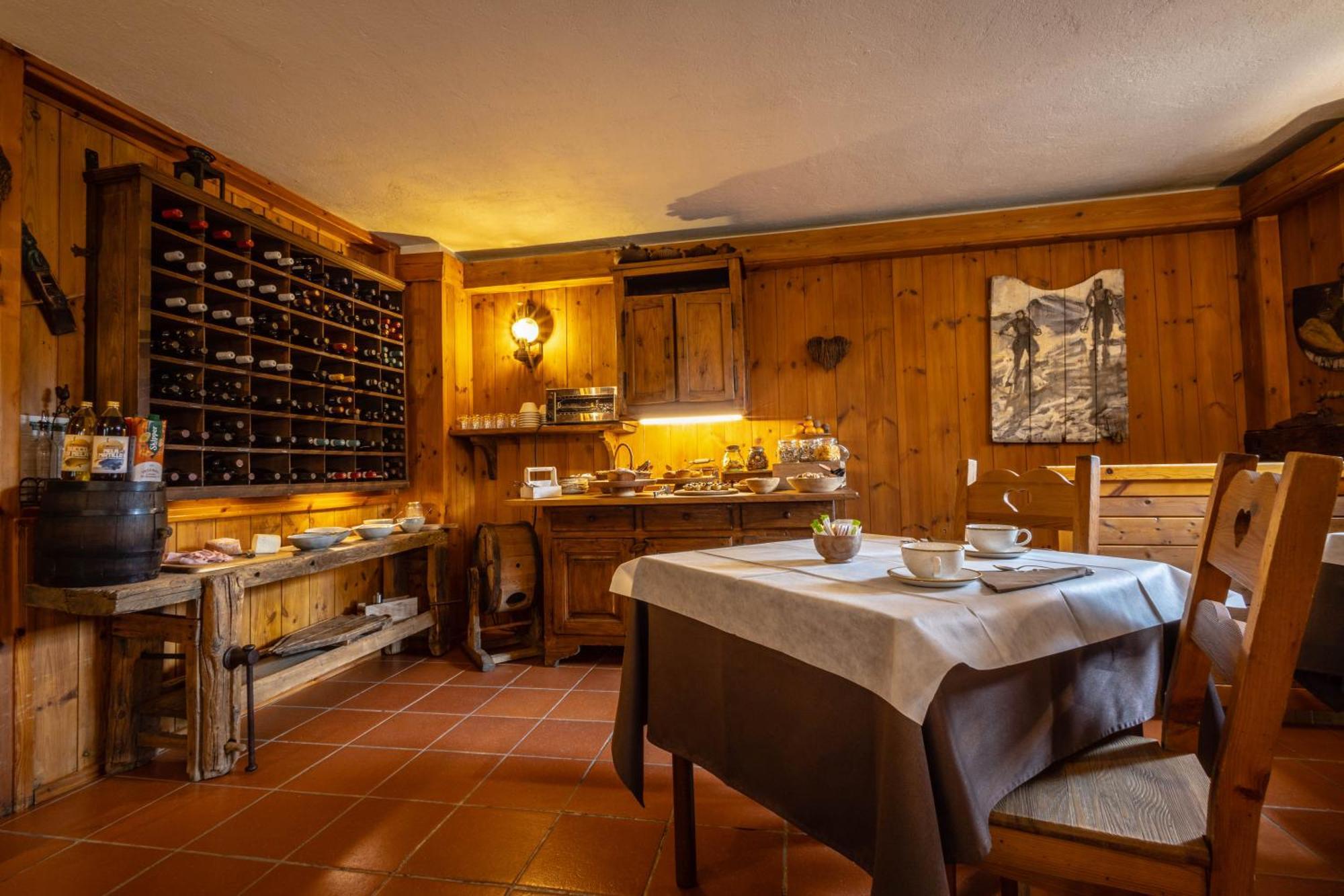 Hotel Petit Dahu - Chambres Et Restaurant Cogne Zewnętrze zdjęcie