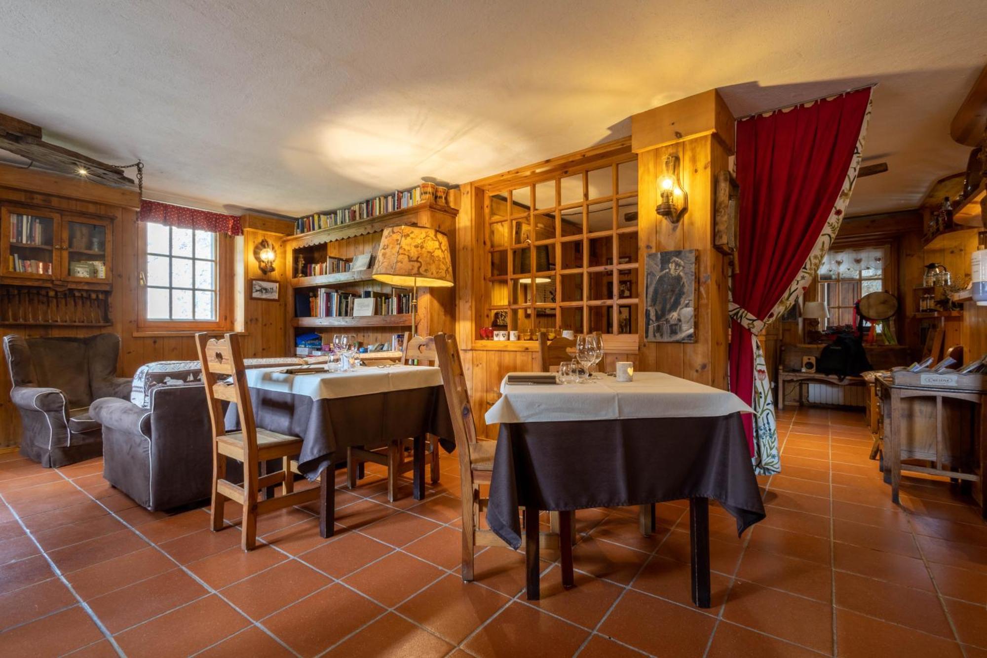 Hotel Petit Dahu - Chambres Et Restaurant Cogne Zewnętrze zdjęcie