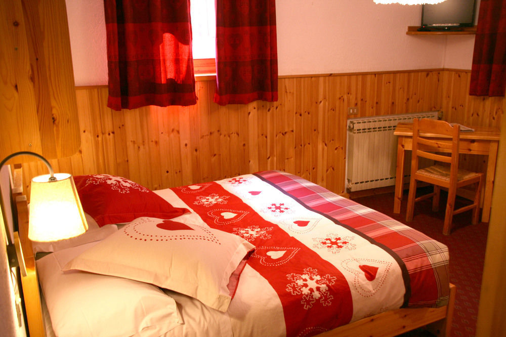 Hotel Petit Dahu - Chambres Et Restaurant Cogne Zewnętrze zdjęcie