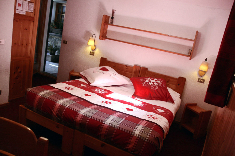 Hotel Petit Dahu - Chambres Et Restaurant Cogne Zewnętrze zdjęcie
