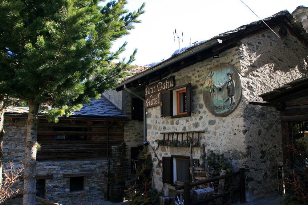Hotel Petit Dahu - Chambres Et Restaurant Cogne Zewnętrze zdjęcie