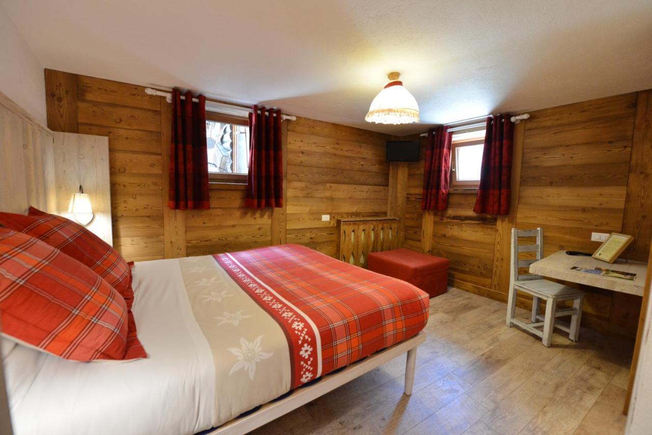 Hotel Petit Dahu - Chambres Et Restaurant Cogne Zewnętrze zdjęcie