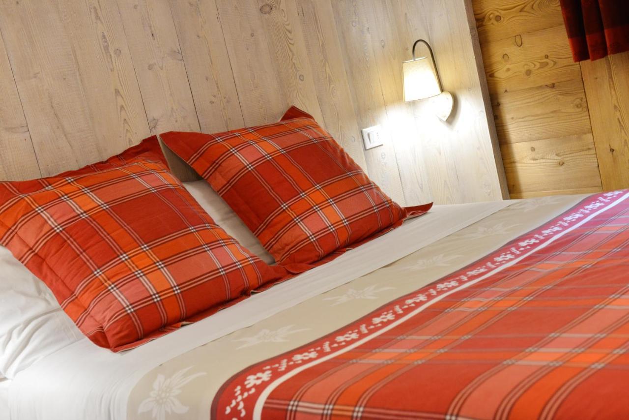 Hotel Petit Dahu - Chambres Et Restaurant Cogne Zewnętrze zdjęcie