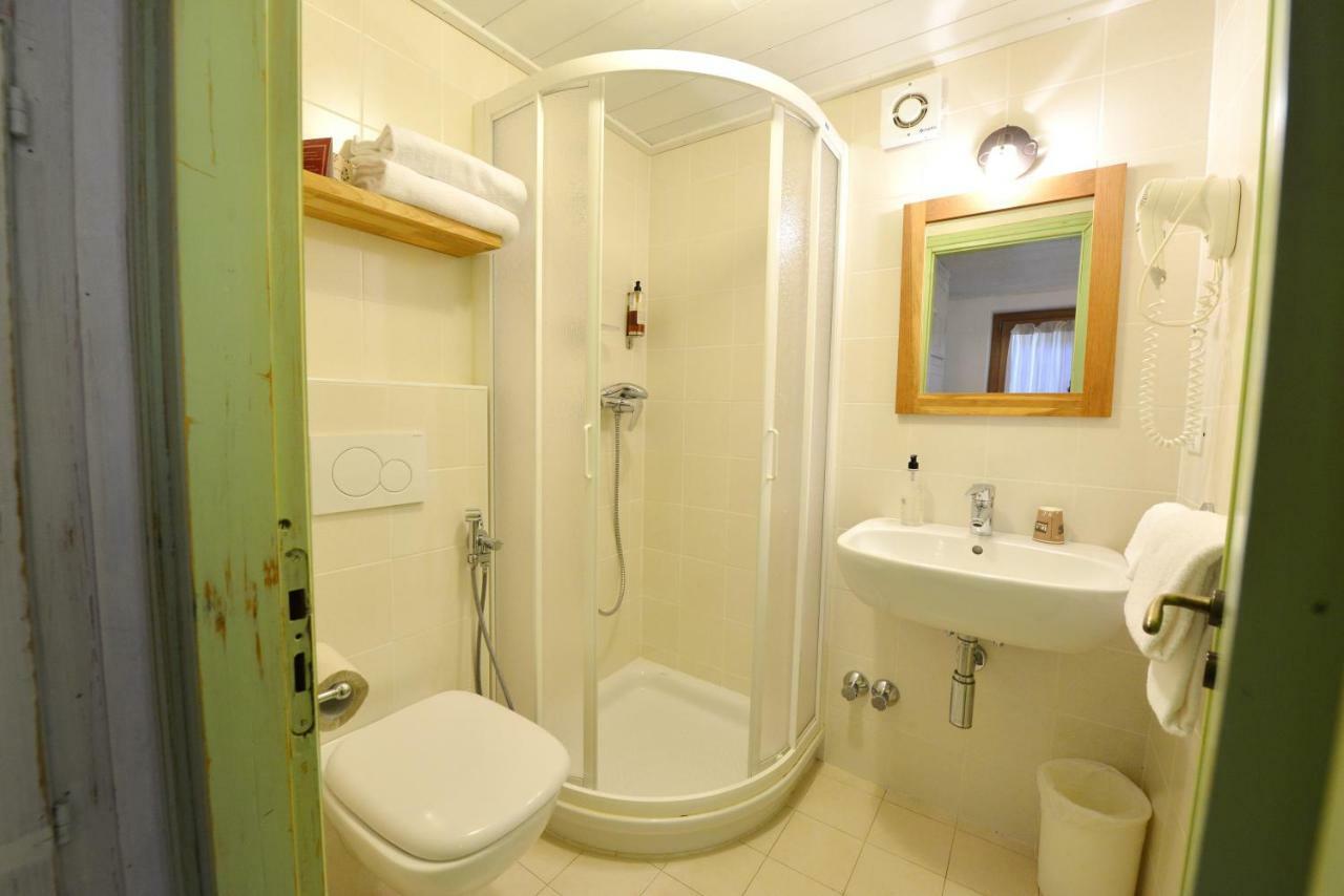 Hotel Petit Dahu - Chambres Et Restaurant Cogne Zewnętrze zdjęcie
